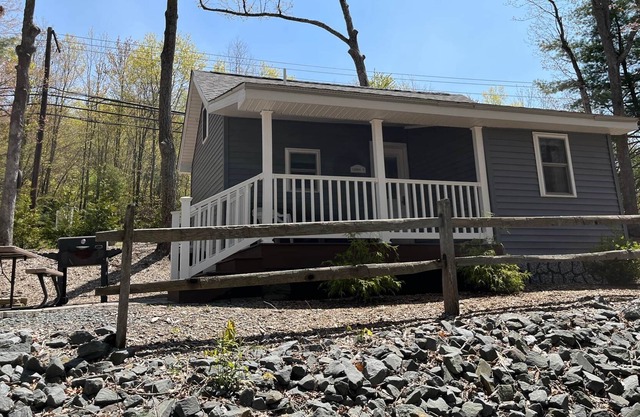 Carins 9 - Lakeside Cabins