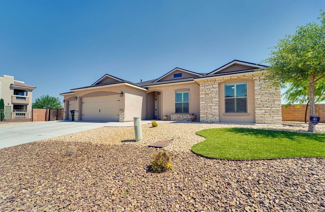 Carlsbad Retreat w/ Fire Pit & Fenced Yard!
