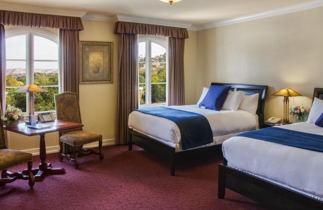 Carlton Hotel
