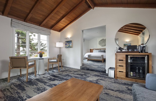 Carmel Beach Hotel