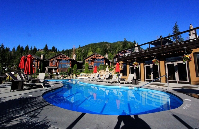 Shuswap Lake - Die außergewöhnlich gestaltete Lodge bietet Komfort und luxuriöses Wohnen
