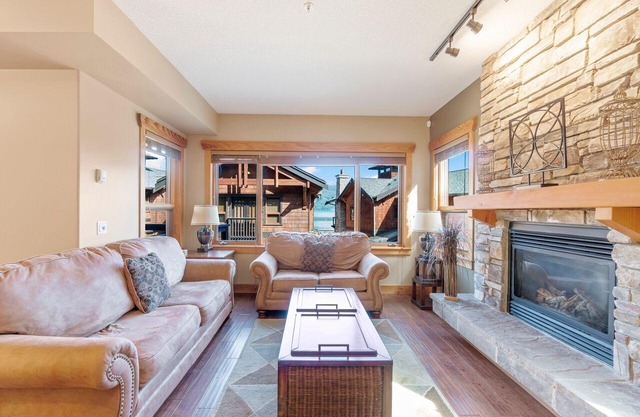 Shuswap Lake - Außergewöhnlich gestaltete Lodge bietet Komfort und luxuriöses Wohnen