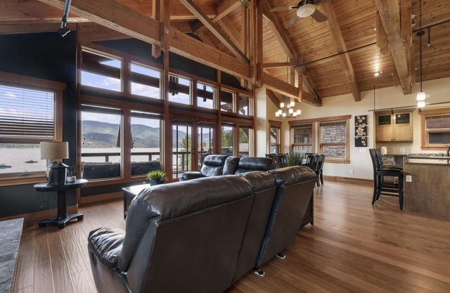 * NEU * Shuswap Seeufer, 2500 Quadratmeter, Boje, Pool, Carmel Beach Resort