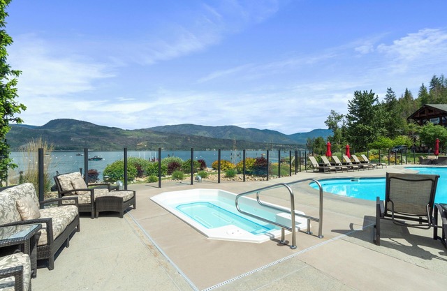 Shuswap Lake - Die außergewöhnlich gestaltete Lodge bietet Komfort und luxuriöses Wohnen