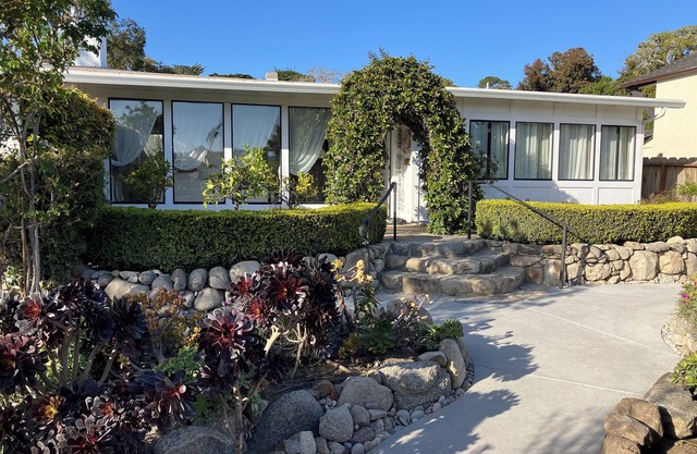 'Carmel Tranquility' 2 Strände nur einen kurzen Spaziergang von dieser Rose Garden Hause