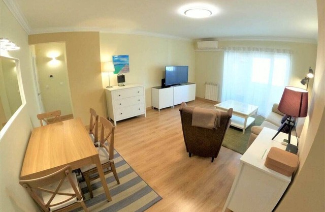 Carnaxide, modern T1 apartment w/ balcony in Carnaxide, Oeiras, Lisbon