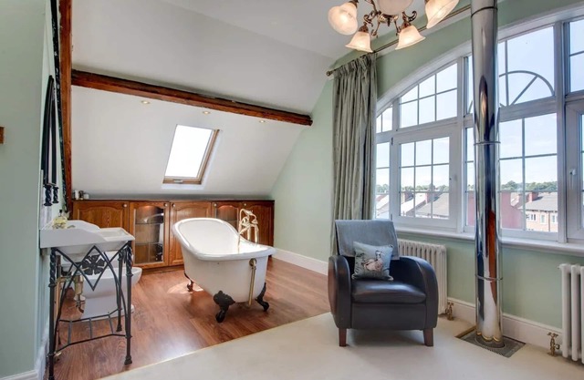 Carnegie Library Shakespeare Apartment 3 bed
