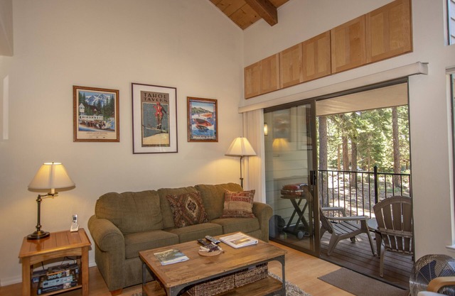 Karneol Woods # 11: 2 BR / 1. 5 BA Wohnung / Stadthaus in Carnelian Bay, 6 Personen