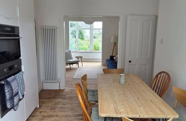 Carnmarth - central but quiet newly modernised 3 bed - stylish, light and fresh.