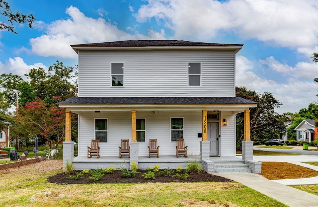 Carolina Dreaming / 4 BDRM / Sleeps 14 / Walking distance to Williams-Brice