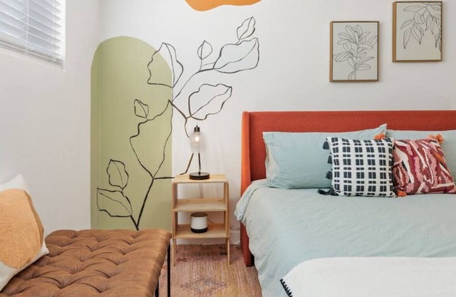Carolyn Cir · Retro Chic -10 Mins From Beach + Hot Tub & Game Rm
