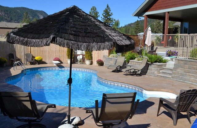 Rückzugsort am Pool, Peachland Carriage House