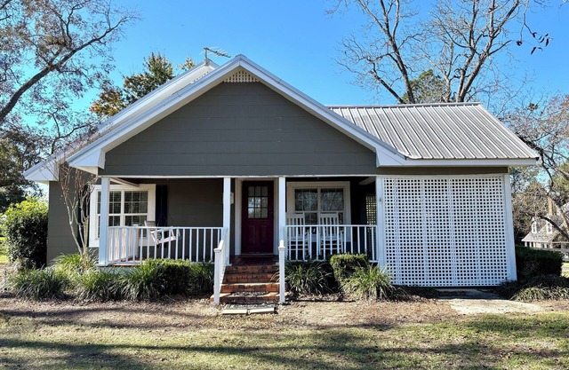 Carriage House Sleeps 9