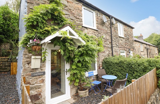 CARTREFLE, pet friendly, character holiday cottage in Bala