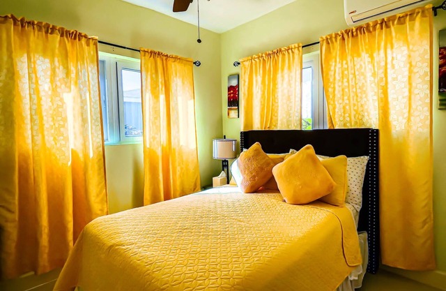 Cartwright Getaway Villa! Two Minutes From Lynden Pindling International Airport