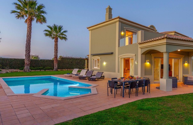 Carvoeiro Escape w/ Heatable Pool & BBQ