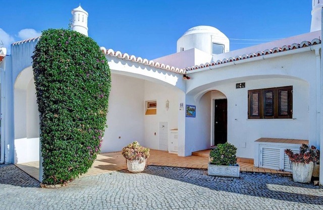 CARVOEIRO POOL HOUSE by VACATIONY
