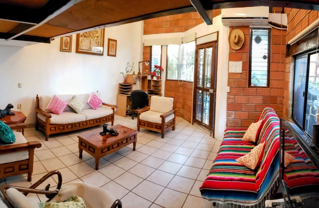 Casa 2BR con Entrepiso Y AC @ Zona Centro