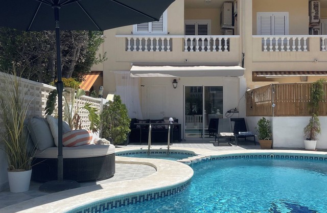 ¡Casa a pie de playa con piscina privada!