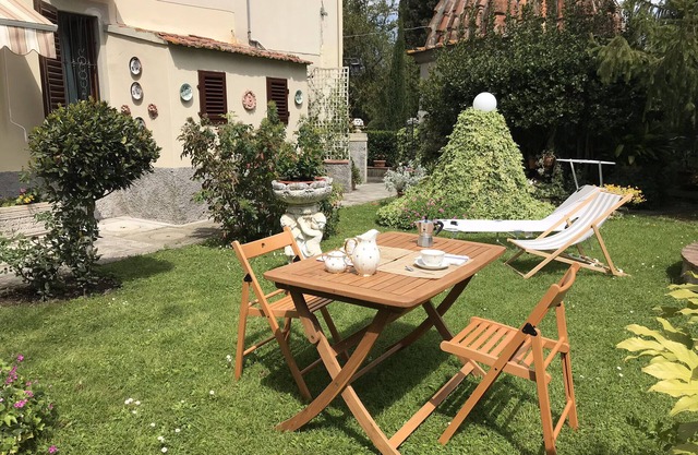 Casa Adriana in einer Villa aus dem 14. Jahrhundert mit eigenem Garten neben Florenz