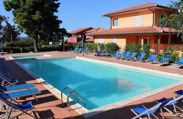 Casa Aliade D: A welcoming apartment that is part of a villa surrounded by the greenery.