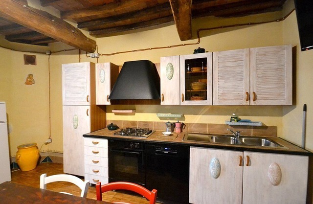 Casa Almo A: Eine gemütliche Wohnung, die Teil eines historischen Gebäudes ist.