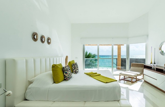 Casa AltaMar Penthouse Ocean Front (North) by RedAwning