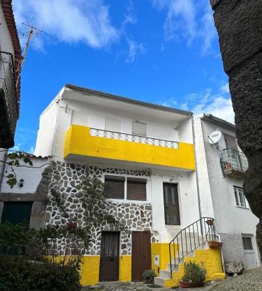 Casa Amarela - Aldeias - Serra da Estrela
