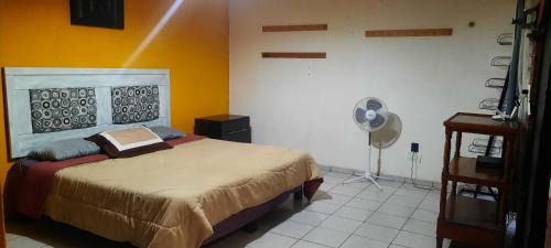 Casa AMPLIA en excelente UBICACIÓN!