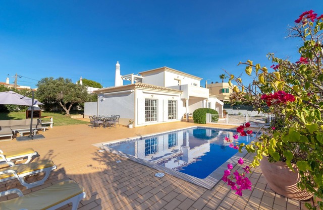 Casa Anton - Heated pool, sea views and only 1.5km from town and beach