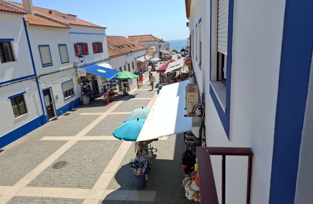 Casa Areia - Porto Covo, T1 na Rua Principal com vista Mar! So Simple so Good.