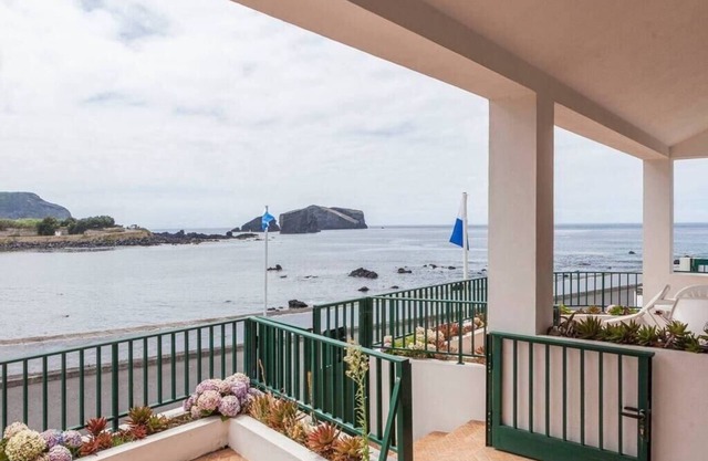 Casa Azalea - Azorean Butler