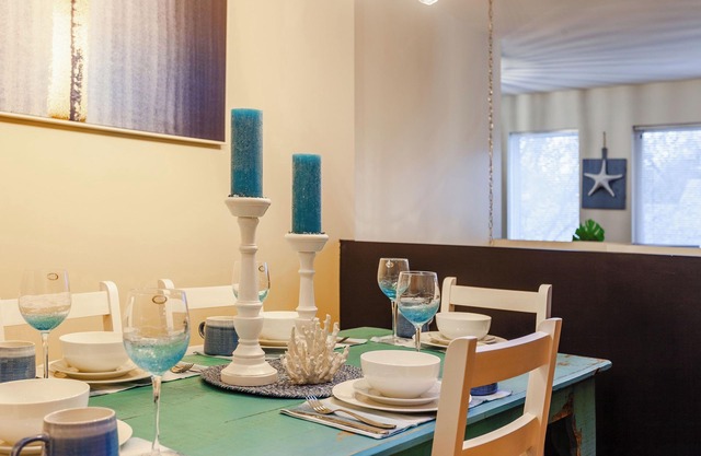 Casa Azul - 4BR Fully Equipped - Pandosy Village