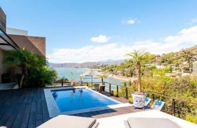 Casa Azul Lakeview Terrace Retreat in Avándaro