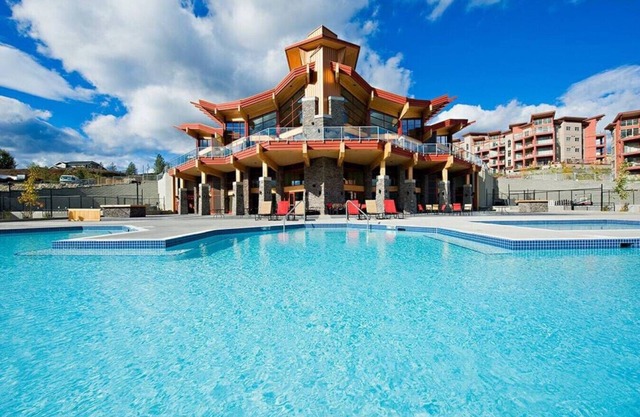 Casa Azul! Pool, Hot Tub, Mountain & Lake Views!