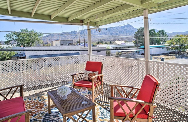 NEW! ‘Casa Azul’ - Walk to Hot Springs & Downtown!