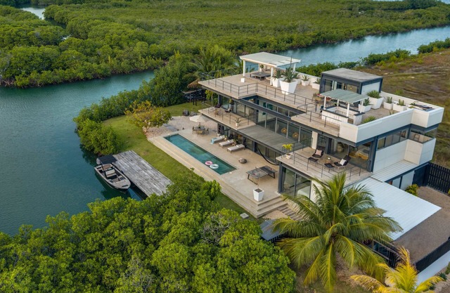 Casa Balam, A Stunning Waterfront Villa, w/Boat, 40ft Pool & Rooftop Bar
