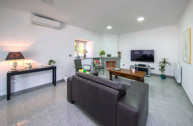 Casa Bem Estar - Moradia T3 Privada com Piscina,terraço num Local Sossegado