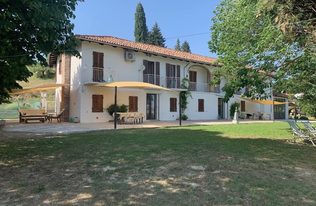 Casa Bianca, Your Villa in the Vineyards of Piemonte