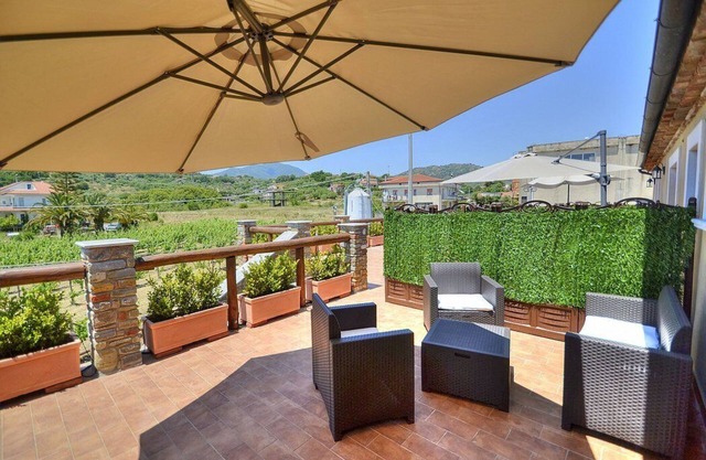 Casa Biancolilla B, fully refundable with voucher*: A welcoming apartment situated at a short distance from the beach, with Free WI-FI.