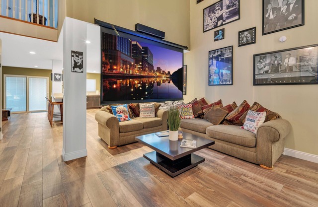 Casa Blackhawk family friendly huge open floor plan for your beach town getaway
