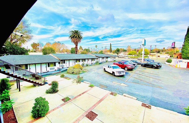 Casa Blanca Inn & Suites