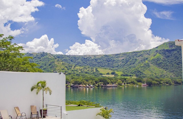 Casa Blanca Laguna by Casa Naiyari
