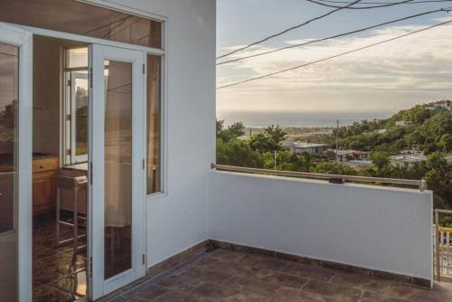 Casa Blanca Mountain and Ocean Views