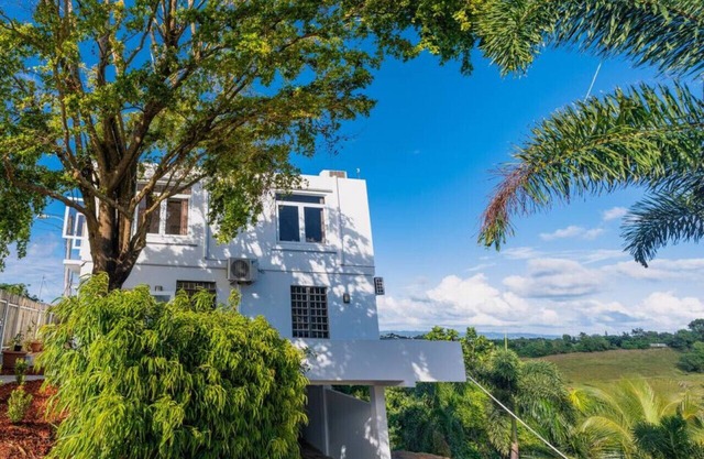 Casa Blanca Ocean and Mountain Views