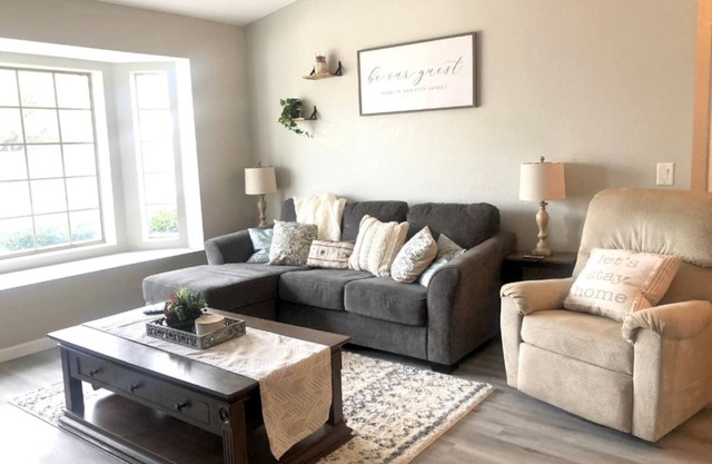Casa Blanca Retreat, 3 BR Home w/ A/C & Free Wi-Fi