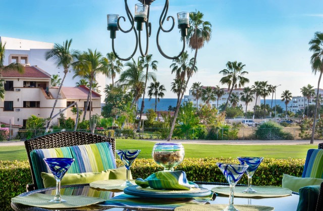 Casa Bliss ist Ihr idealer Urlaubsort mit Blick auf das Meer und den Golfplatz