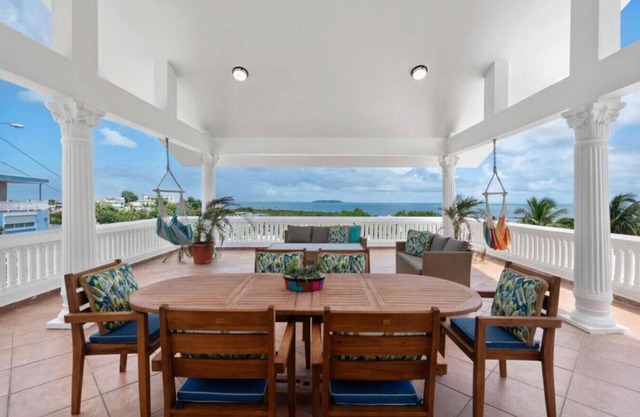 Casa Blue Laguna I |Tropical Scape with Ocean View