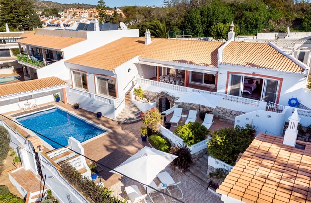 Casa Bom Porto Beachfront Villa mit beheiztem Pool in Praia da Luz, Lagos