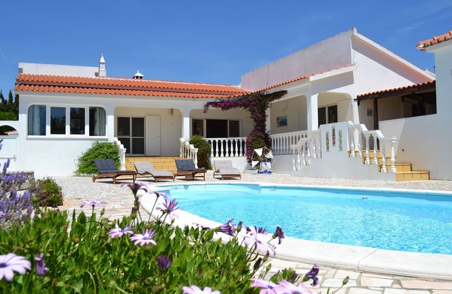 Casa Borboleta Gepflegte Villa mit Meerblick, großem Garten und Pool, Traumlage